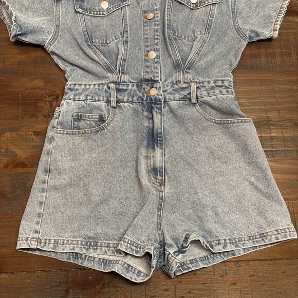 Le Lis Collared Short Sleeve Denim Romper size Small - Picture 4 of 6
